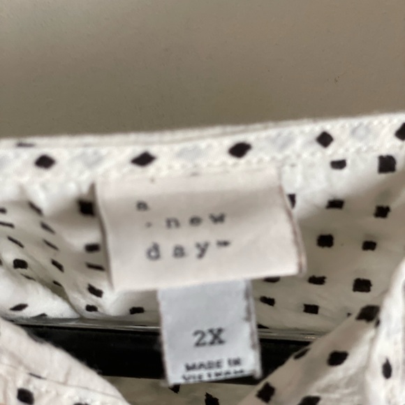 a new day Black and White Polka Dot Blouse 2X graphic W25.036 - Picture 5 of 6
